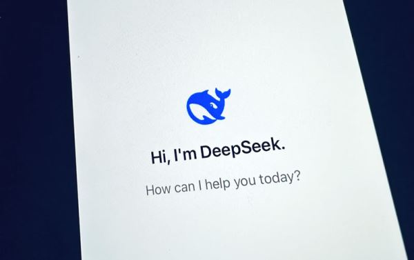 DeepSeek выпустила улучшенную версию ИИ-модели R1 с 685 млрд параметров